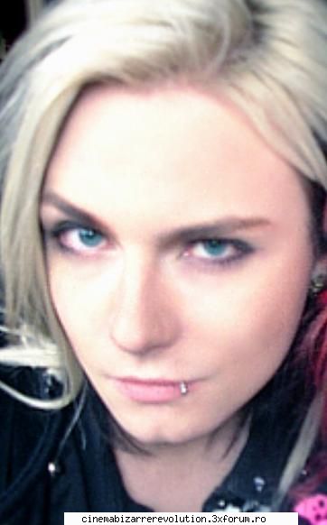 Strify - SpaceWoman - Photos of the band